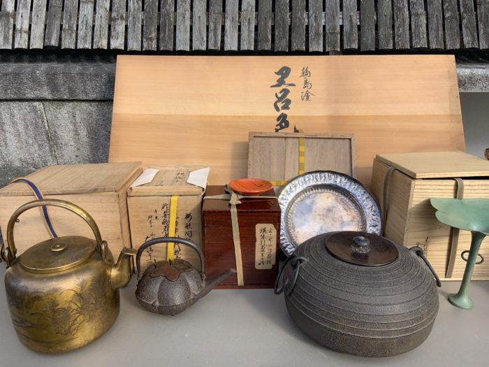 京都府左京区で茶釜・銚子・銅瓶・掛軸などのお茶道具の買取をさせていただきました。 | 骨董品・古美術・茶道具・掛軸の買取は古美術丸尾